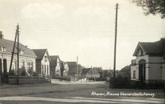 12207 Gezicht in de Nieuwe Veenendaalseweg te Rhenen, vanaf de hoek met de Bantuinweg, uit het noordwesten.